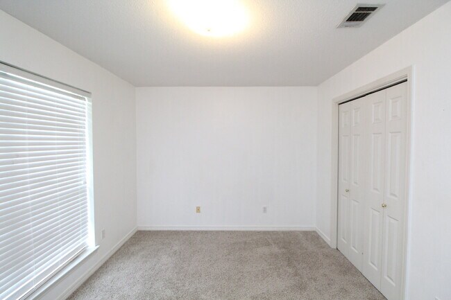 Building Photo - Spacious Southwest Pensacola Home with 2-Car Garage & Fenced Yard – ½ Off First Month’s Rent!