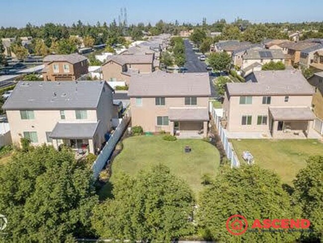 Building Photo - Stunning 4 bedroom Home In Gated Community!
