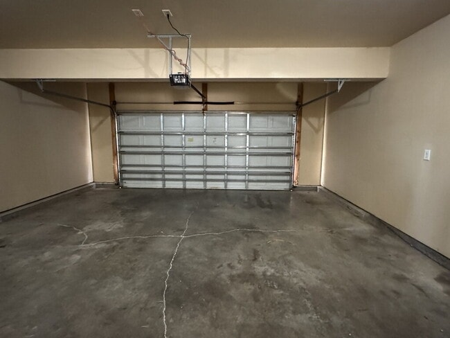 Building Photo - 200 Bonanza Dr