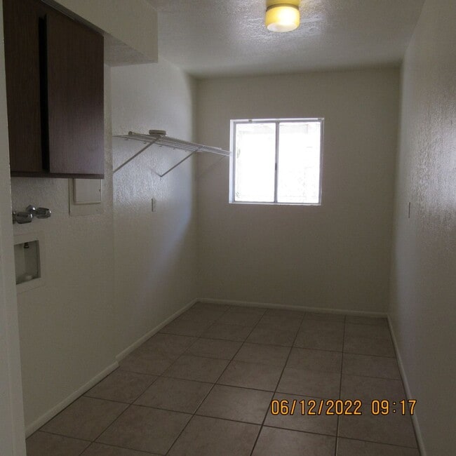Building Photo - 3590 Clearwater Dr