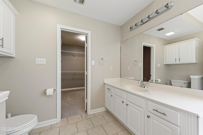 Building Photo - 412 Crest Cir