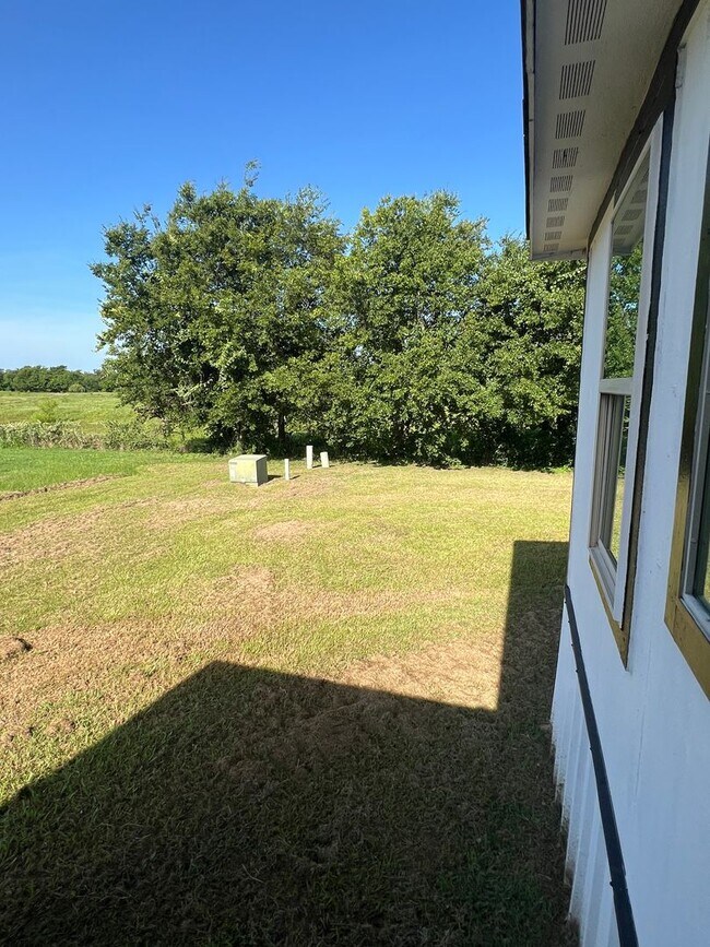 Building Photo - Remodeled 5 Bed | 2 Bath Mobile Home on Ha...