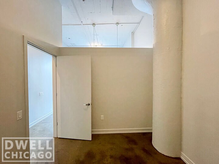 Building Photo - 152 W Huron St