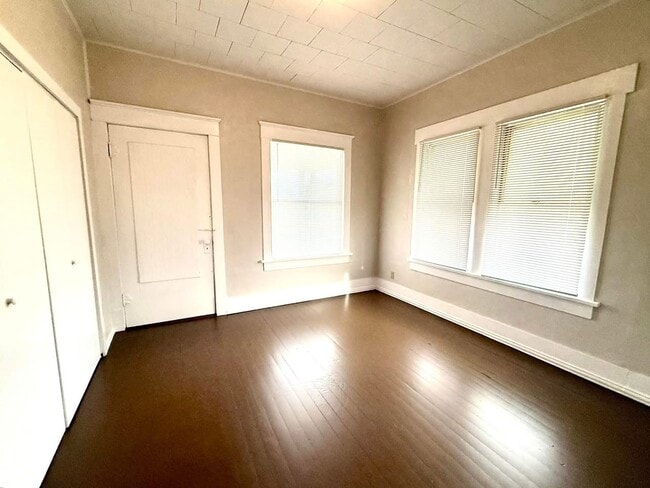 Building Photo - 1501 N Washington St