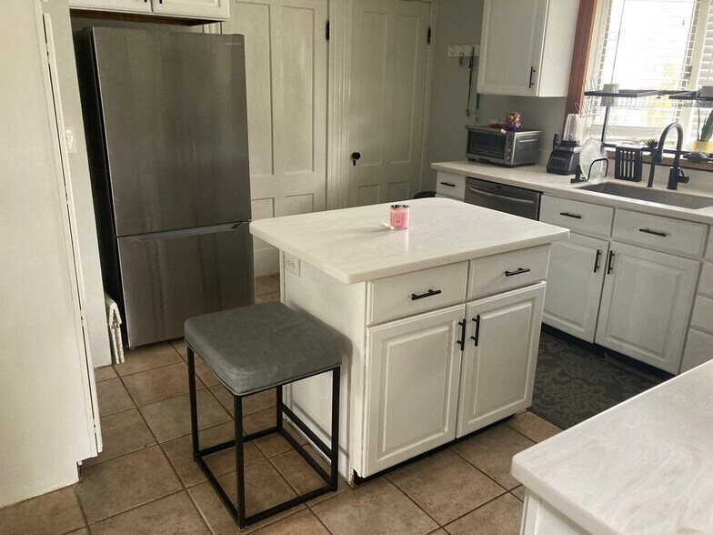 Building Photo - 155 Hill St