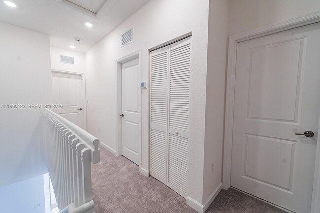 Building Photo - 2620 SE 28th Dr