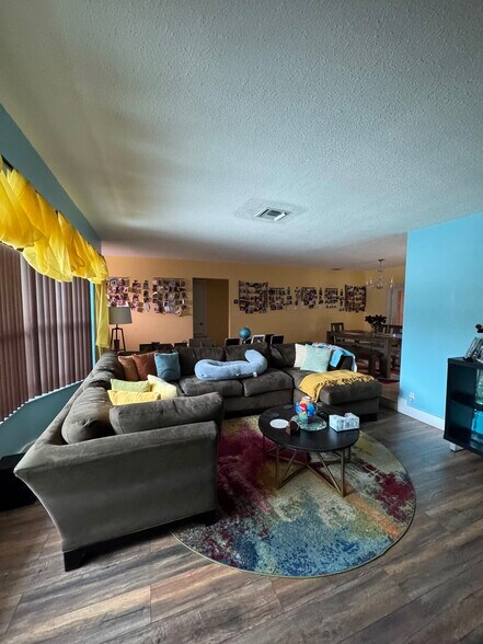 Family Room (3) - 850 SW 50th Ter