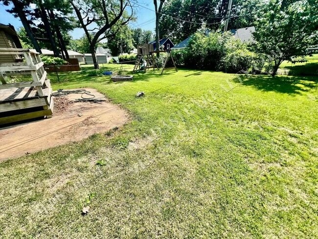 Building Photo - Lovely Home In Nall Hills-Available NOW!