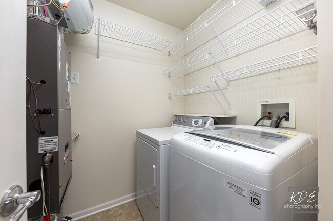 Building Photo - 651 Hawley Dr