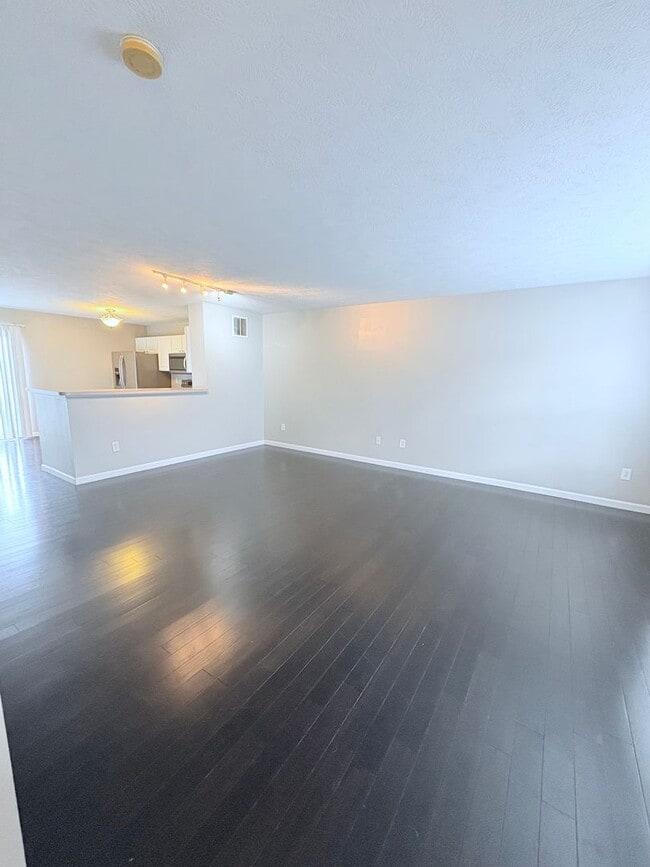 Building Photo - Stunning 2BR 3BA w/ Garage & Central A/C in Westerville!