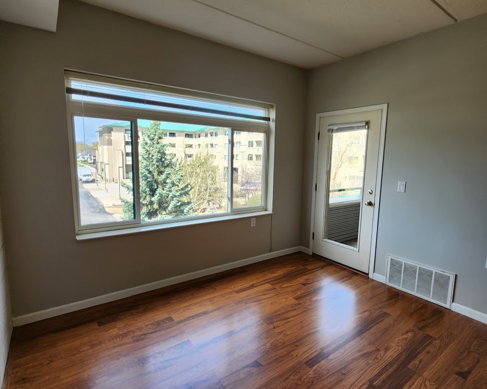 10 Living room - 400 N Richmond St