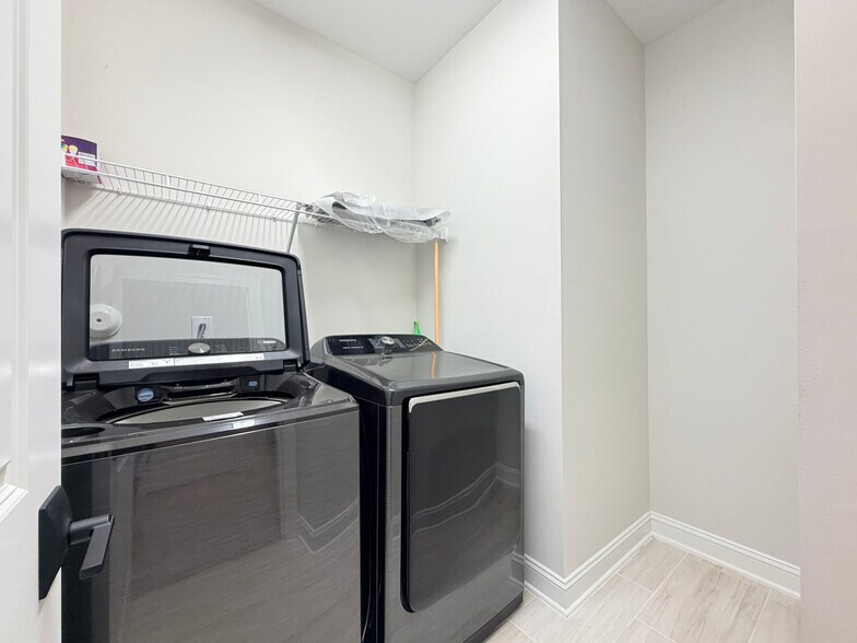 Building Photo - 829 Amley Pl