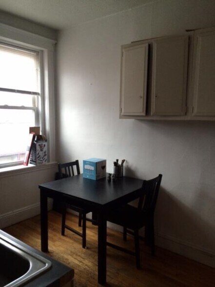 Building Photo - 45 Ashford St