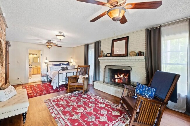 Building Photo - 333 Jim Crittendon Rd