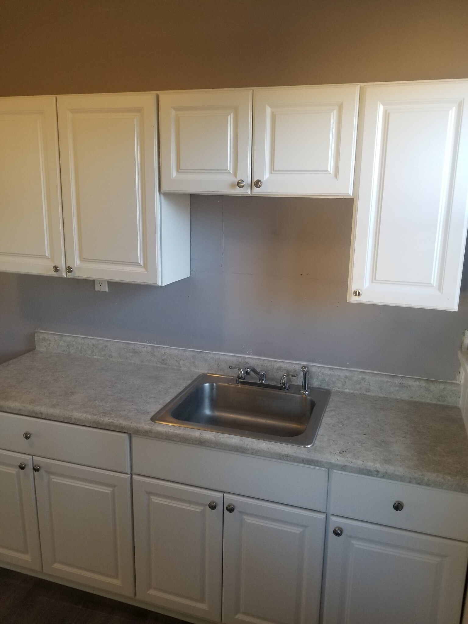 Kitchen 1 - 3808 W 8th St