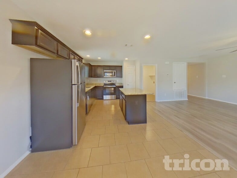 Building Photo - 9921 Amosite Dr