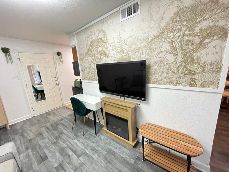 Building Photo - 2020 S Congress Ave