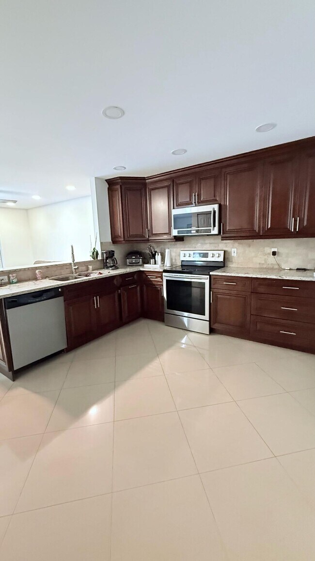 Building Photo - 5301 Canoe Bend Dr