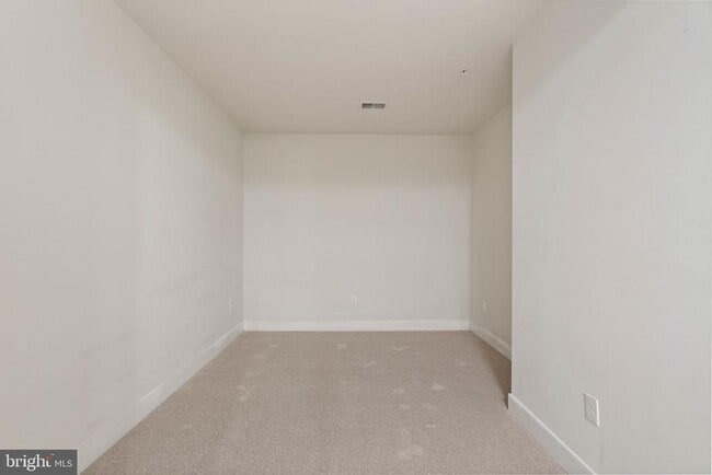 Building Photo - 9521 Bastille St