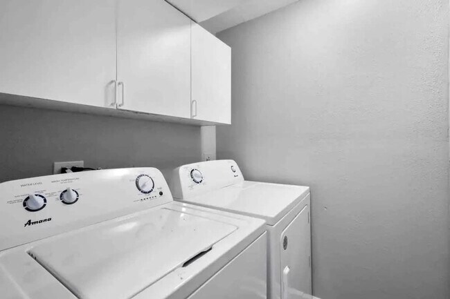 Building Photo - 409 Clifton Ct