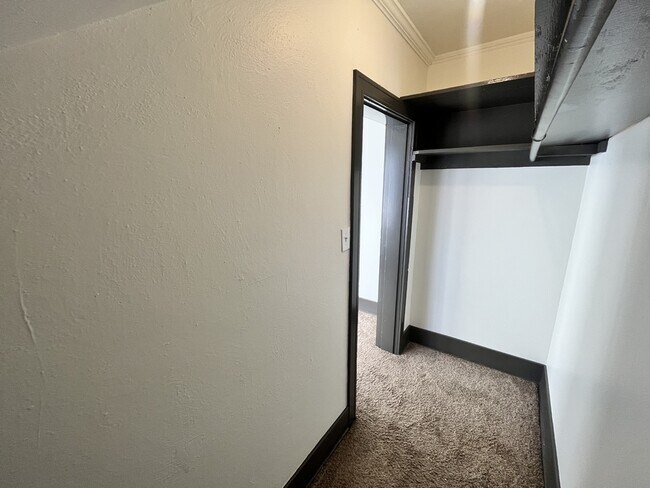 Building Photo - 16 N Broadway St