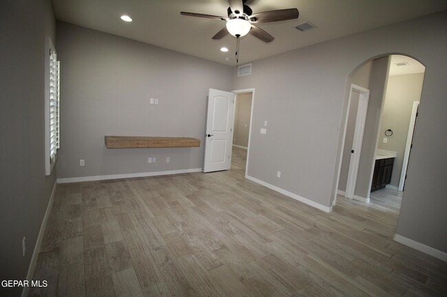 Building Photo - 509 Cedarwood Ave