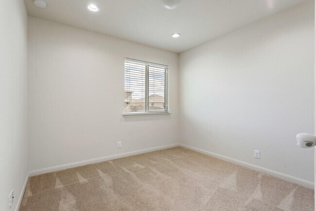 Building Photo - 1124 Plateau Trail