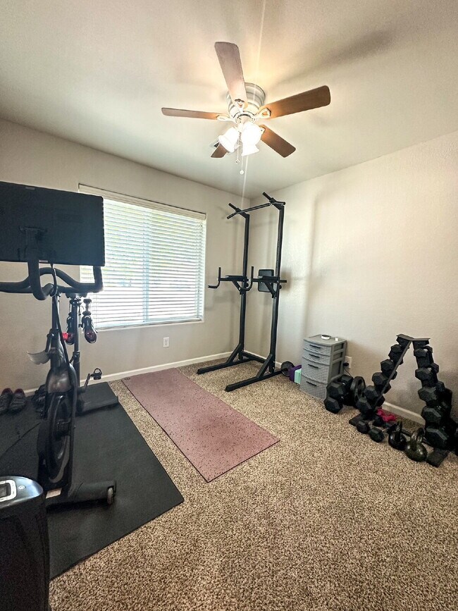 Building Photo - “4-Bedroom, 2-Bathroom Home in Yuma”
