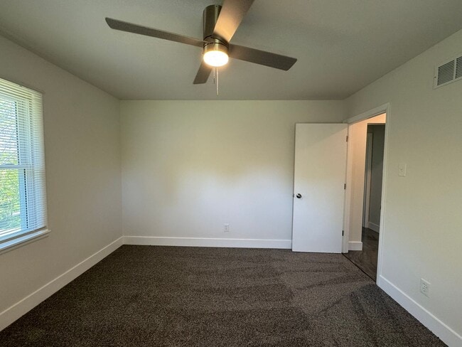 Building Photo - 4 Bedroom house with Second kitchen in basement