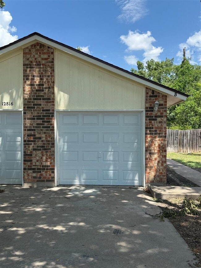 Building Photo - 12816 Tomanet Trail