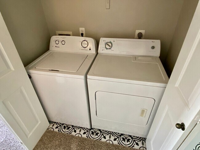 Building Photo - Ground Floor 1 Bedroom 1 Bathroom in Lakes...