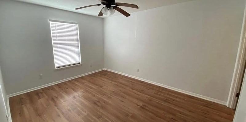 Building Photo - 992 S Marion Ave