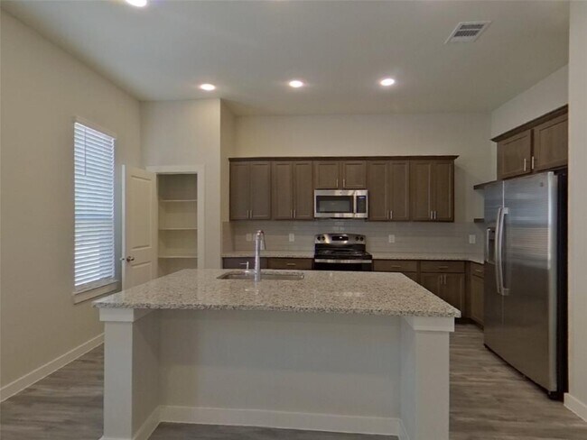 Building Photo - 9835 Willow Creek Commerce Dr