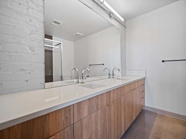 Building Photo - Lolo Lofts