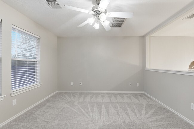 Building Photo - 25542 Saddlebrook Village Dr