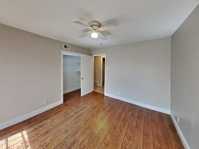 Building Photo - No Application Fee* Plus $250 Off First 2 ...