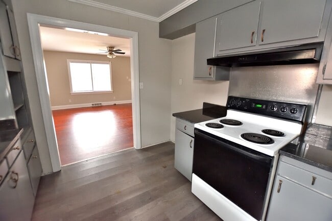 Building Photo - 227 Clayton St