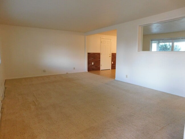 Building Photo - Spacious Ranch in Orchard Mesa