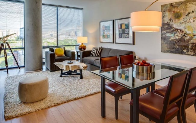 Primary Photo - 825 W Blackhawk St