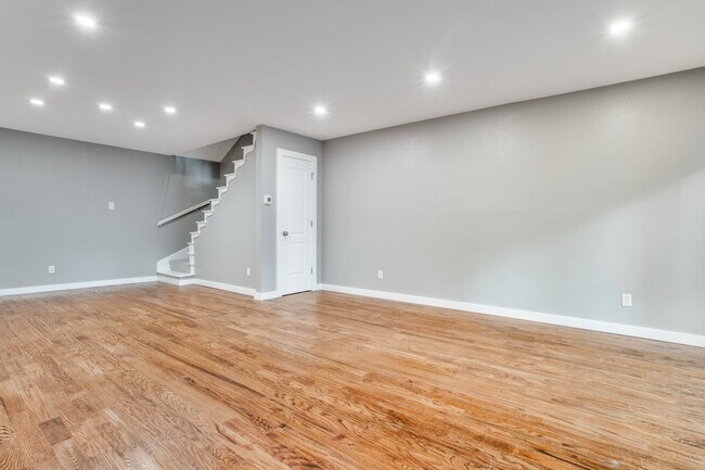 Building Photo - 9810 Crest Meadow Dr