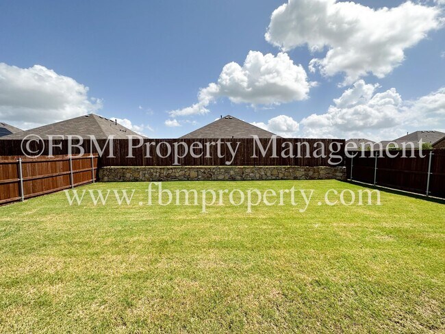 Building Photo - 264 Thoroughbred St