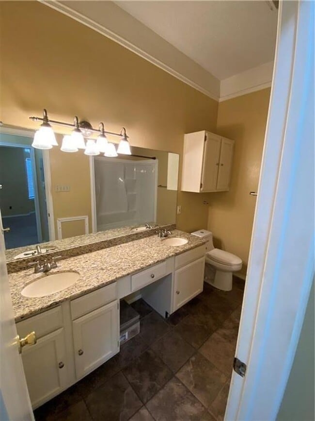 Building Photo - Wedgewood #311