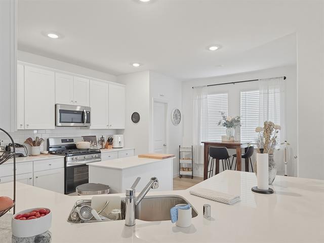 Building Photo - 1100 Flameleaf Dr