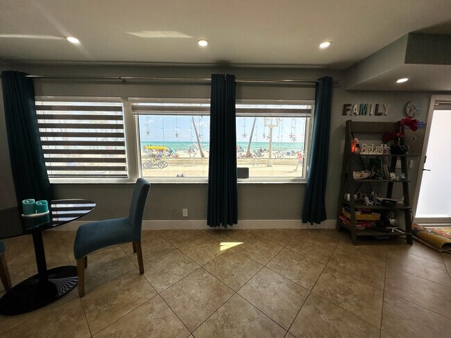 Building Photo - 2201 N Surf Rd