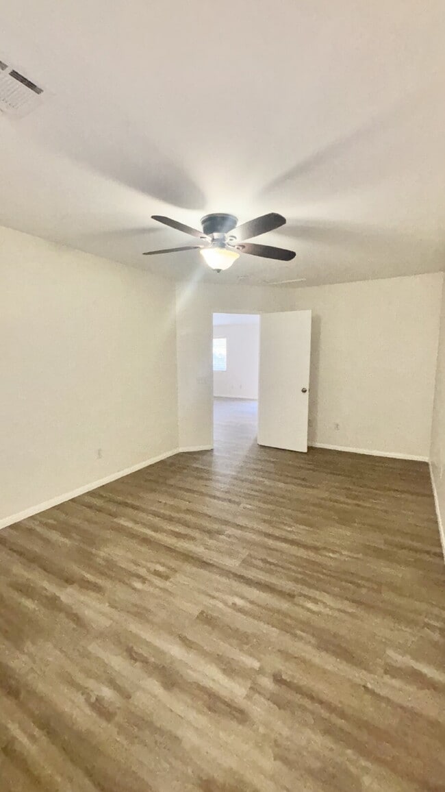 Building Photo - Cozy La Q Cove Long Term Rental Available Now!