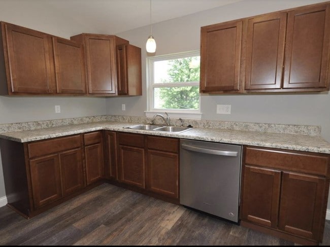 Building Photo - 252 Seminole St