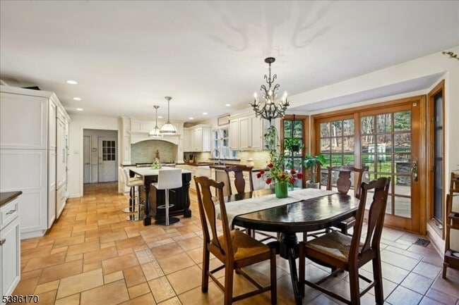 Building Photo - 545 Johnston Dr