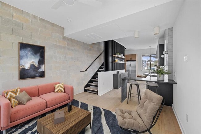 Building Photo - Stunning 2-bed/2-bath Condo Available For Lease