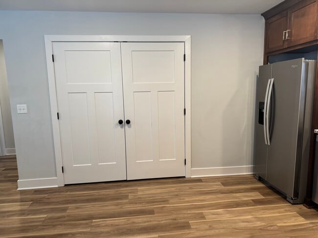 Building Photo - Oak Grove