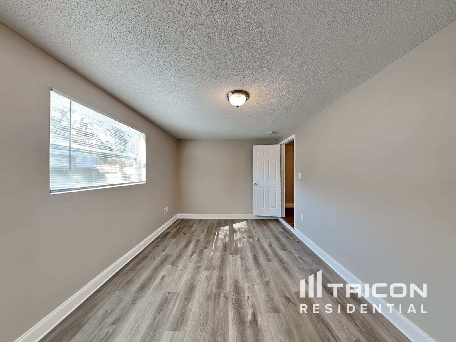 Building Photo - 1017 Jadewood Ave